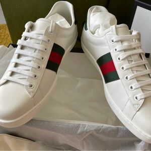 Gucci Men’s White Sneakers with Bold Stripes
